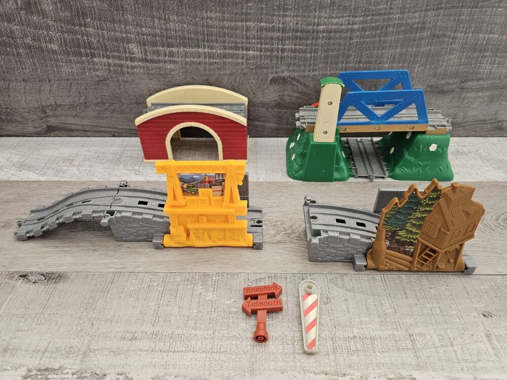 LOT Train Bridges Thomas & Friends Drawbridges + 3 more 27.15